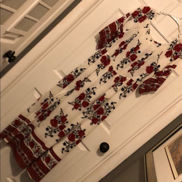 White sundress w red and navy blue flower pattern - Picture 2 of 8